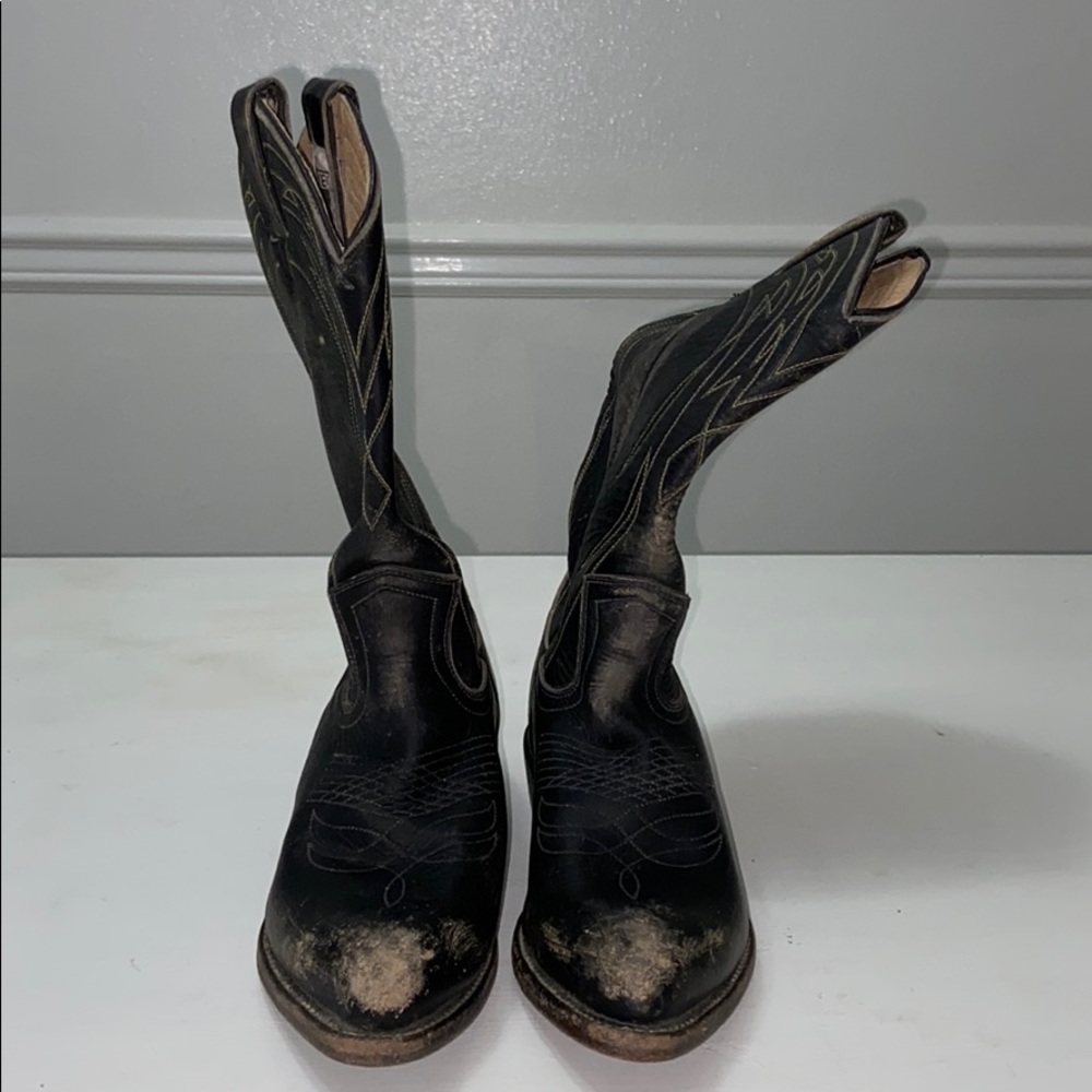 Frye billy factory distressed boots Sz8 Worn once